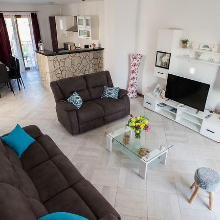 Apartments Mario Malinska Extérieur photo