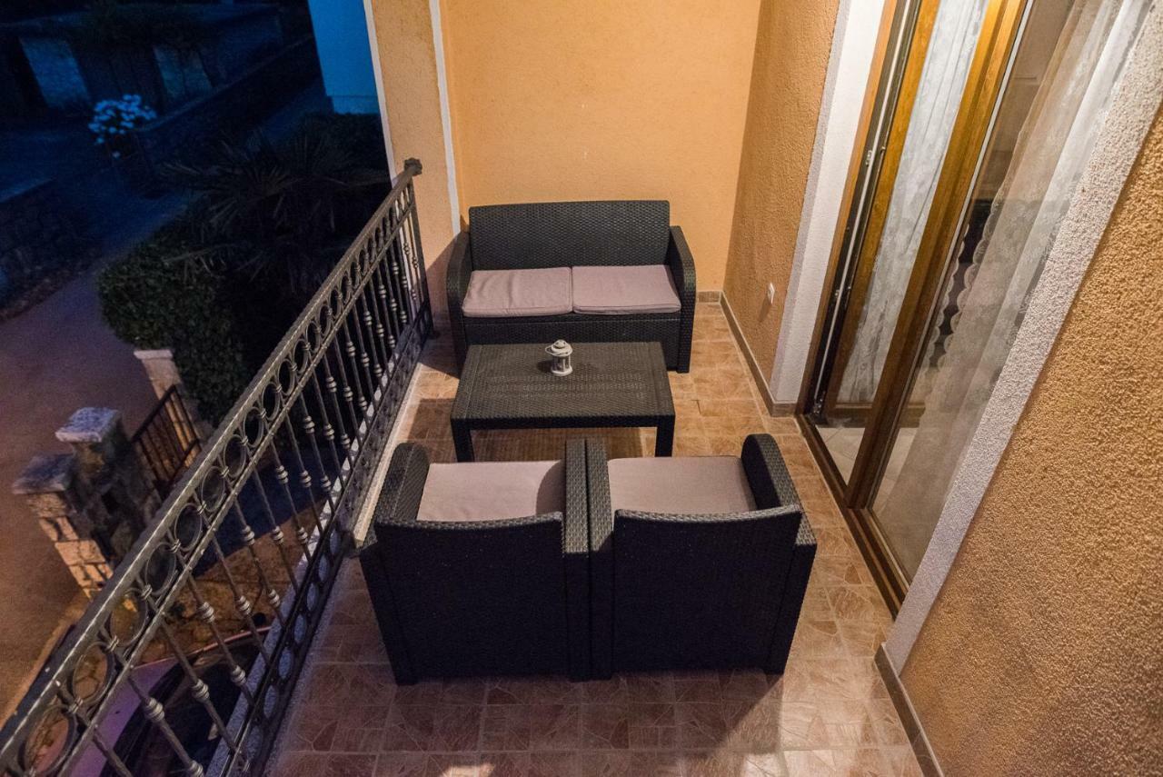 Apartments Mario Malinska Extérieur photo