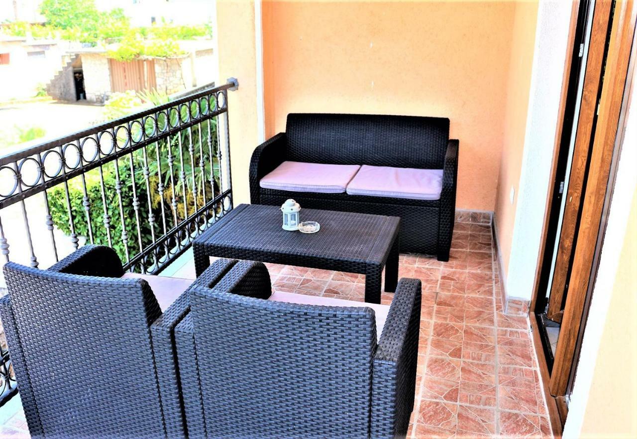 Apartments Mario Malinska Extérieur photo