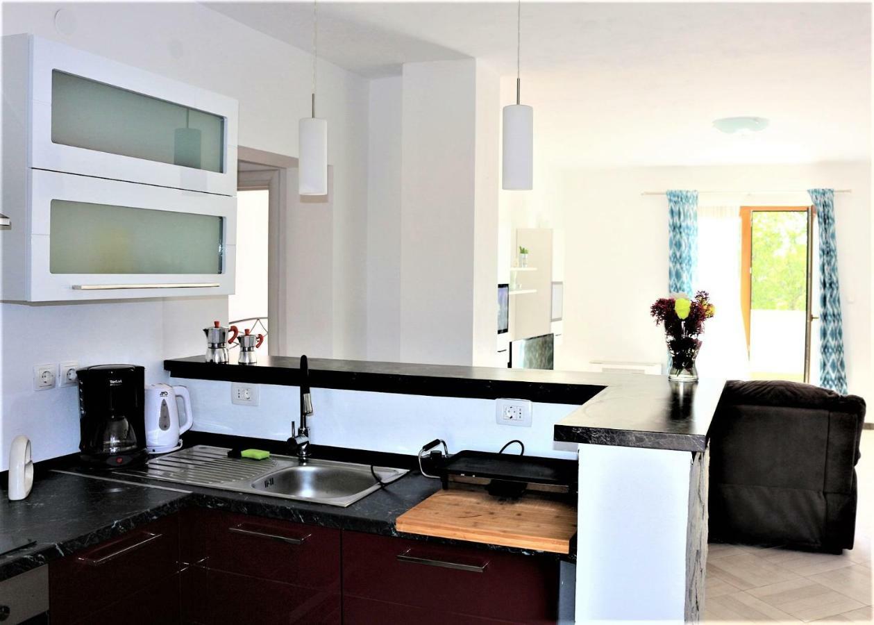Apartments Mario Malinska Extérieur photo