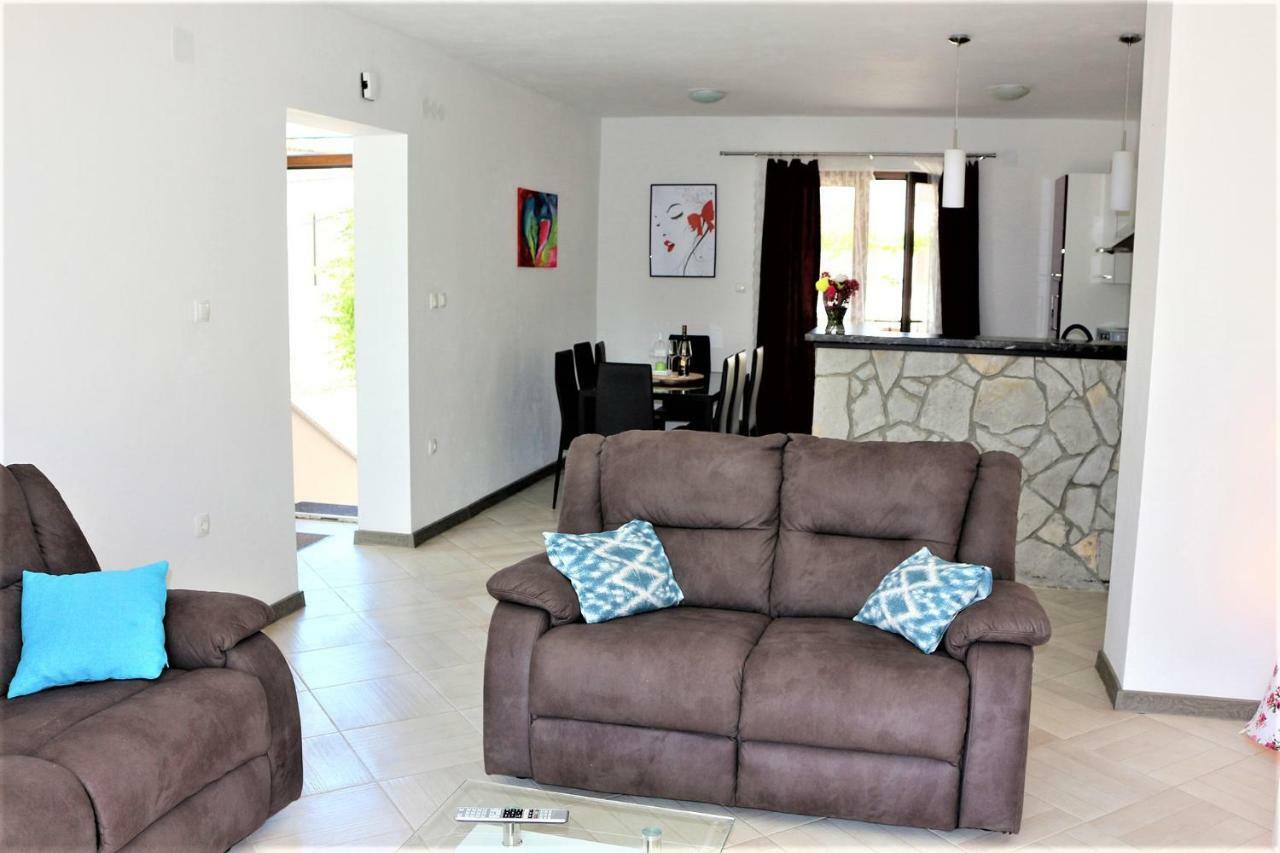Apartments Mario Malinska Extérieur photo