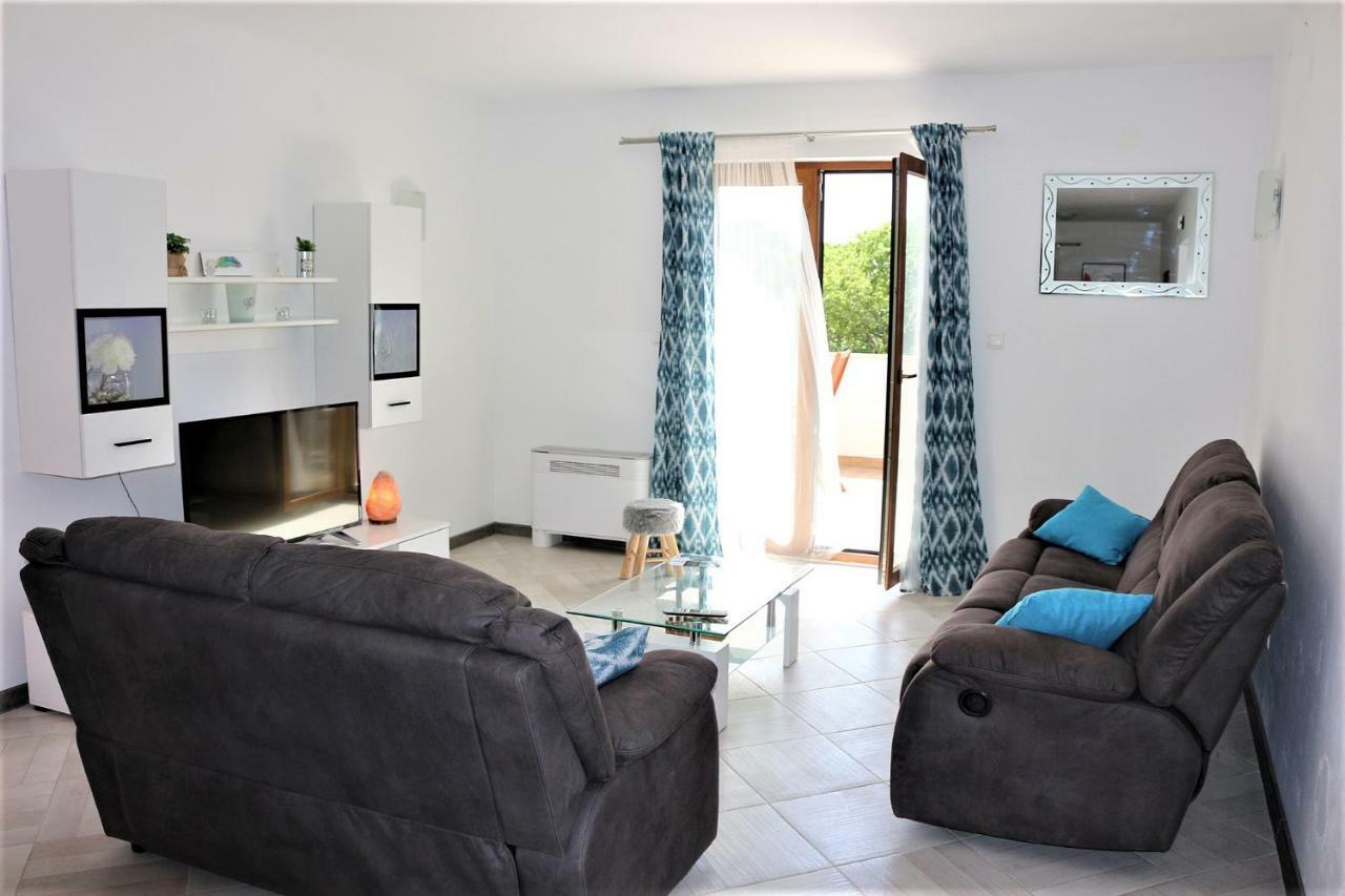 Apartments Mario Malinska Extérieur photo