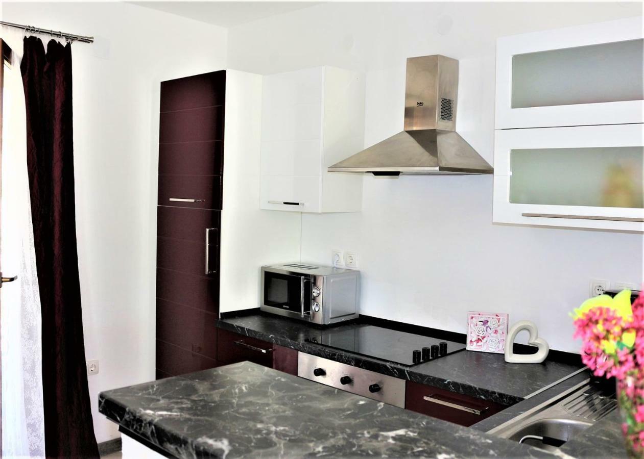 Apartments Mario Malinska Extérieur photo