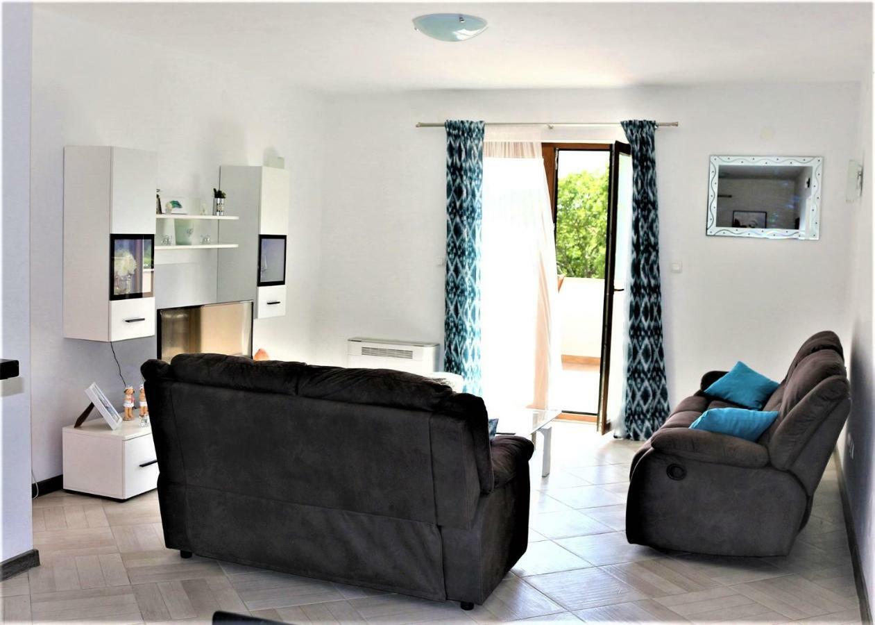 Apartments Mario Malinska Extérieur photo