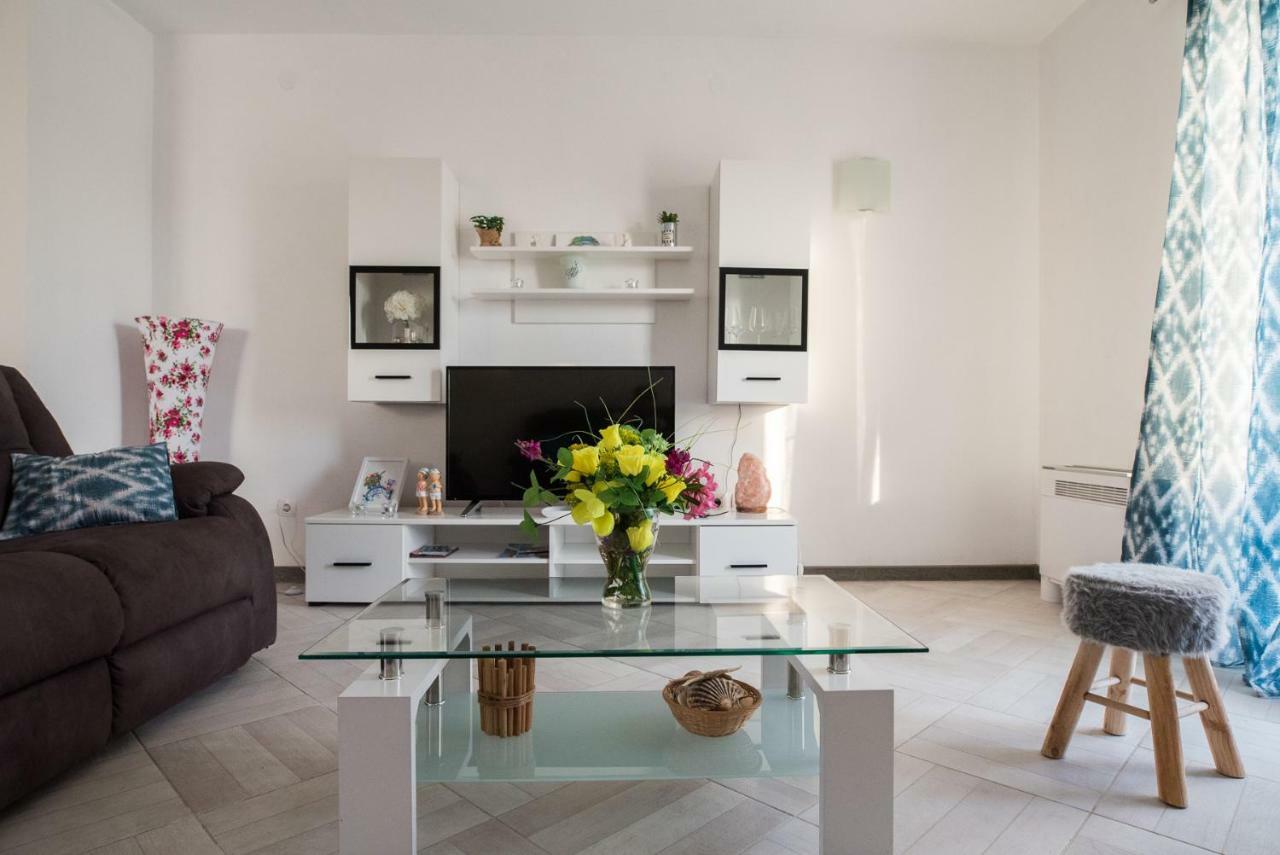 Apartments Mario Malinska Extérieur photo