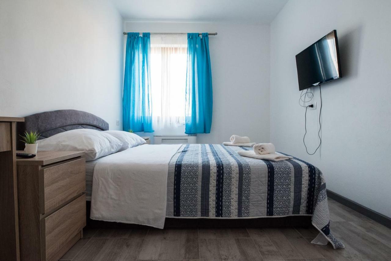 Apartments Mario Malinska Extérieur photo
