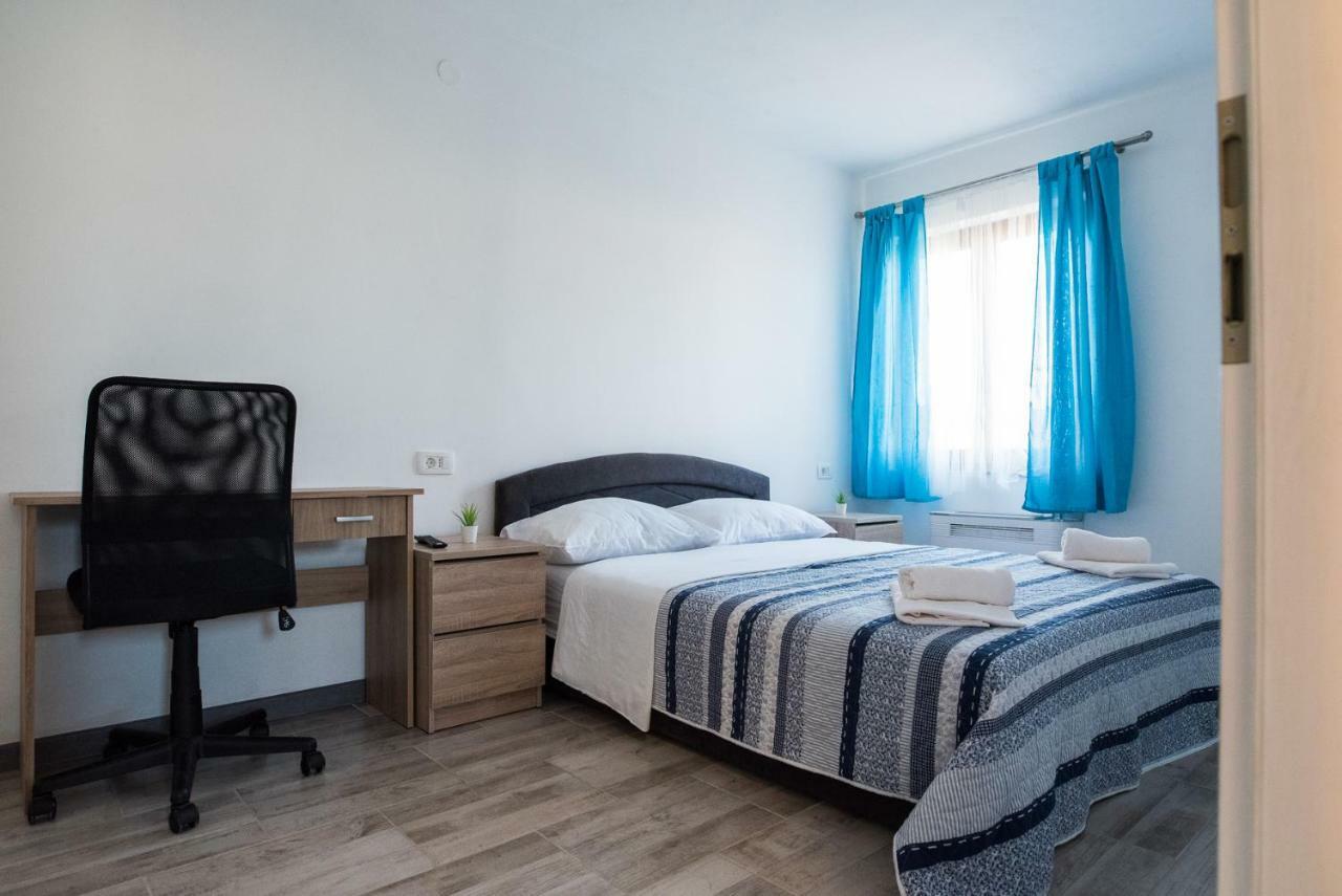 Apartments Mario Malinska Extérieur photo