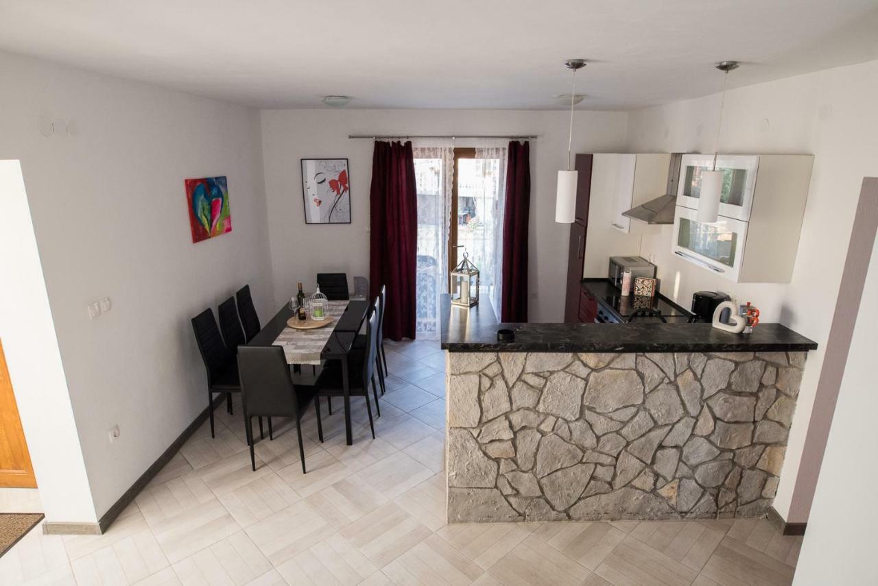 Apartments Mario Malinska Extérieur photo