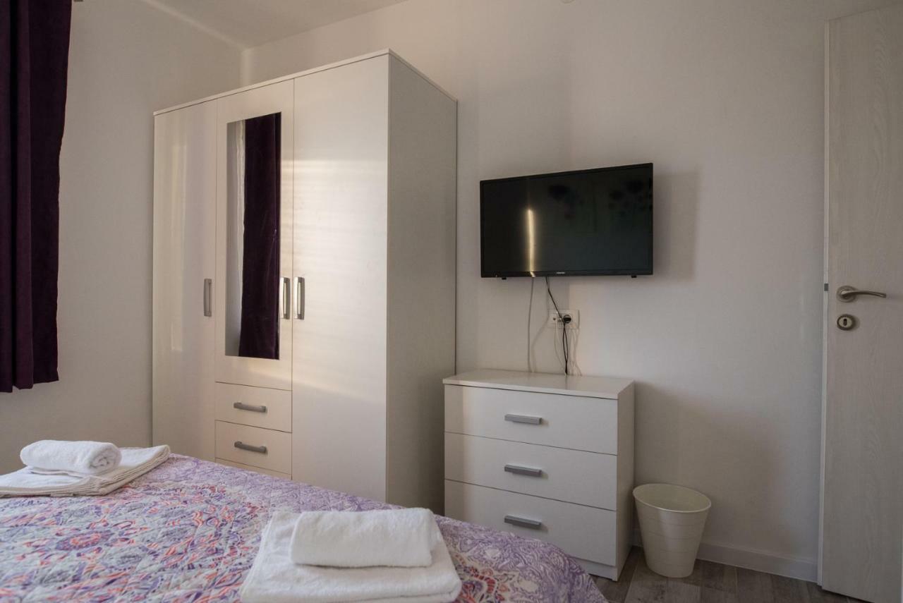 Apartments Mario Malinska Extérieur photo